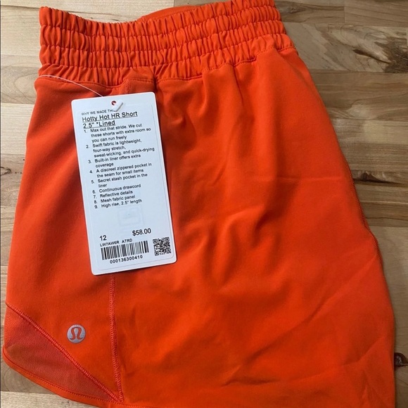 lululemon hotty hot shorts hr 2.5” size 12 - Picture 2 of 2